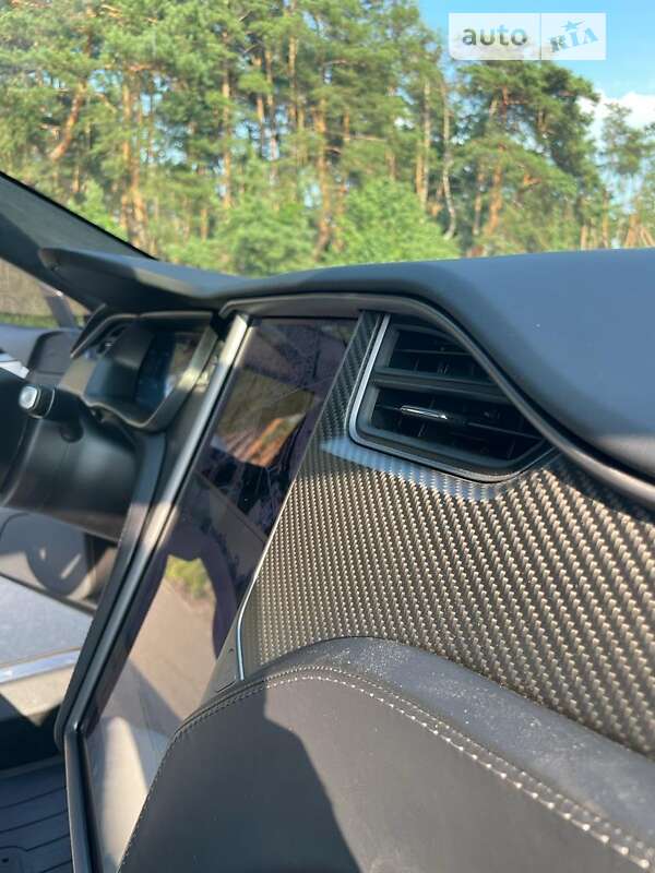 Лифтбек Tesla Model S 2017 в Киеве