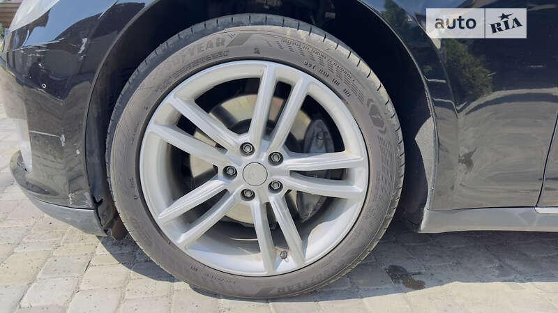 Лифтбек Tesla Model S 2013 в Киеве