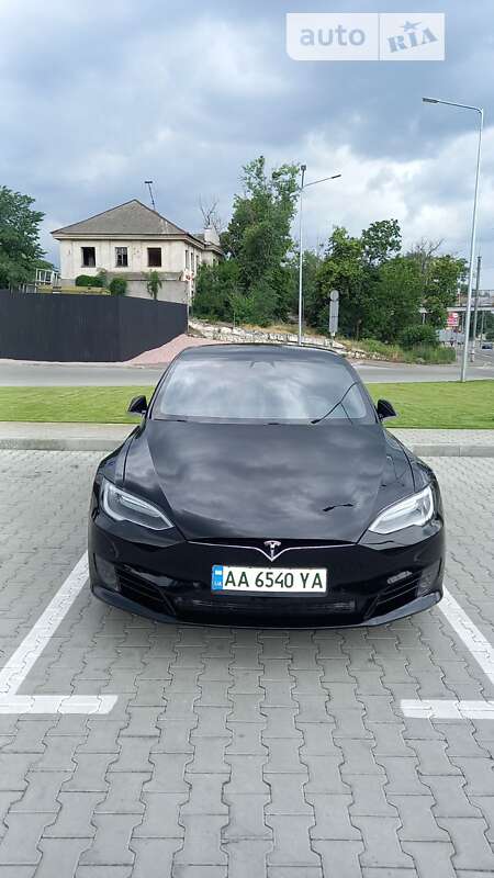 Ліфтбек Tesla Model S 2017 в Києві