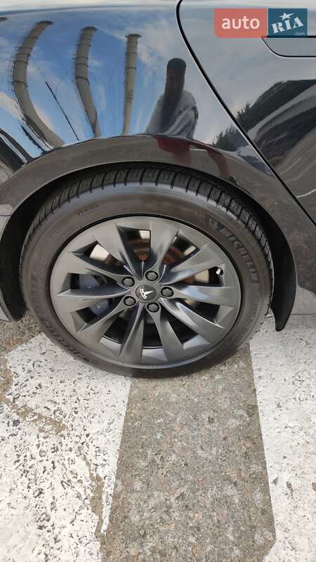 Ліфтбек Tesla Model S 2017 в Києві