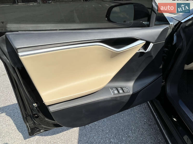 Ліфтбек Tesla Model S 2016 в Києві