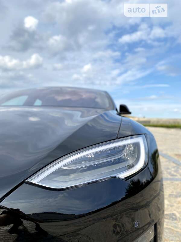 Лифтбек Tesla Model S 2021 в Черкассах