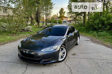 Ліфтбек Tesla Model S 2015 в Харкові