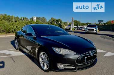 Лифтбек Tesla Model S 2015 в Киеве