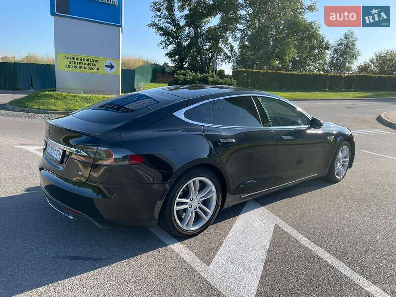 Лифтбек Tesla Model S 2015 в Киеве