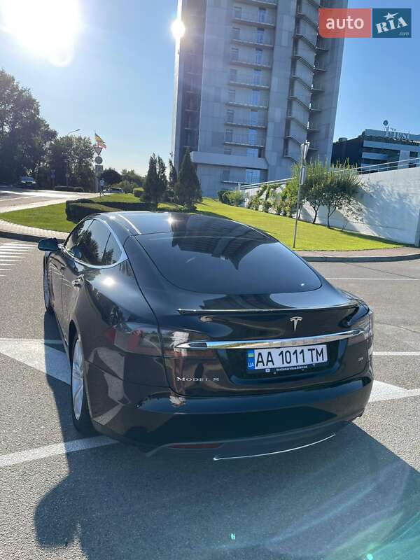 Лифтбек Tesla Model S 2015 в Киеве