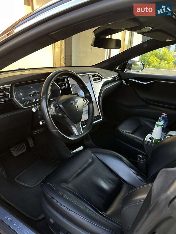 Лифтбек Tesla Model S 2015 в Киеве