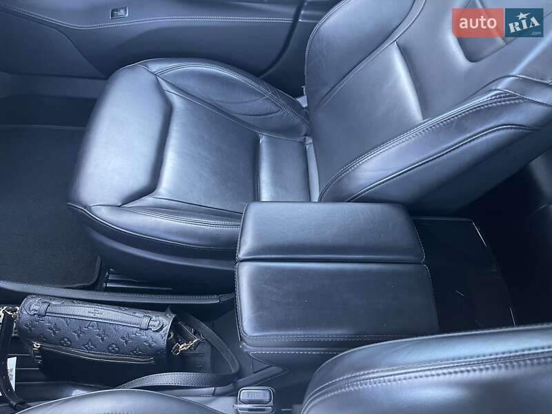 Лифтбек Tesla Model S 2015 в Киеве