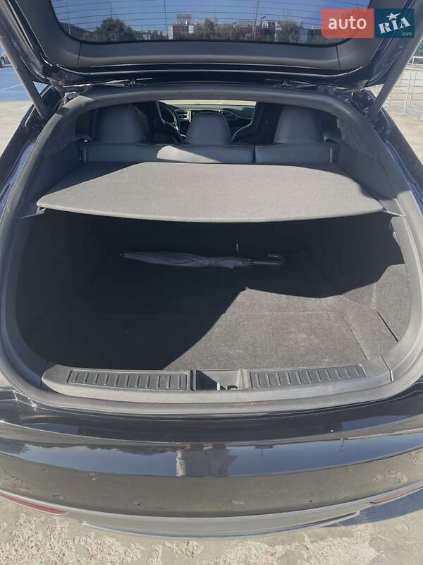 Лифтбек Tesla Model S 2015 в Киеве