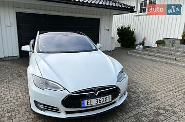 Лифтбек Tesla Model S 2014 в 