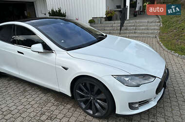 Лифтбек Tesla Model S 2014 в 