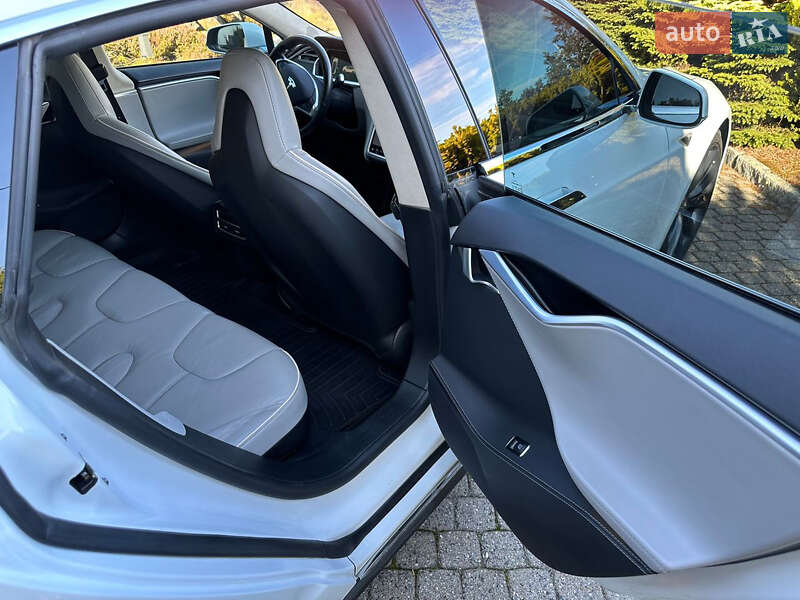 Лифтбек Tesla Model S 2014 в Киеве
