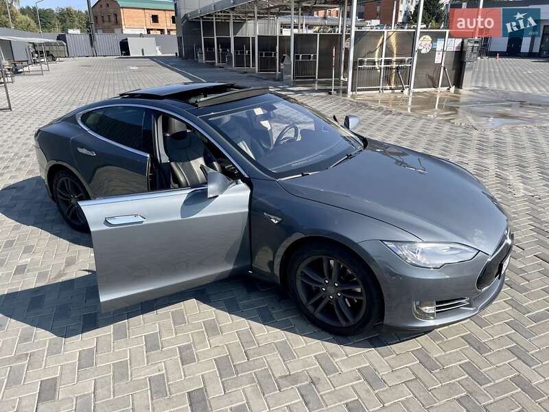 Лифтбек Tesla Model S 2013 в Полтаве