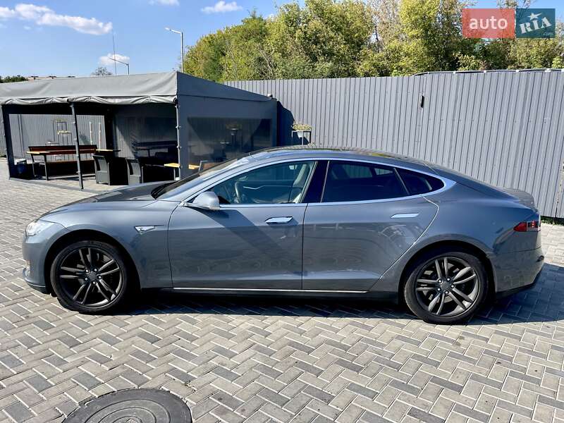 Лифтбек Tesla Model S 2013 в Полтаве