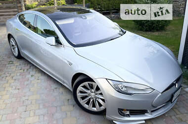 Лифтбек Tesla Model S 2015 в Луцке