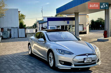 Лифтбек Tesla Model S 2015 в Луцке