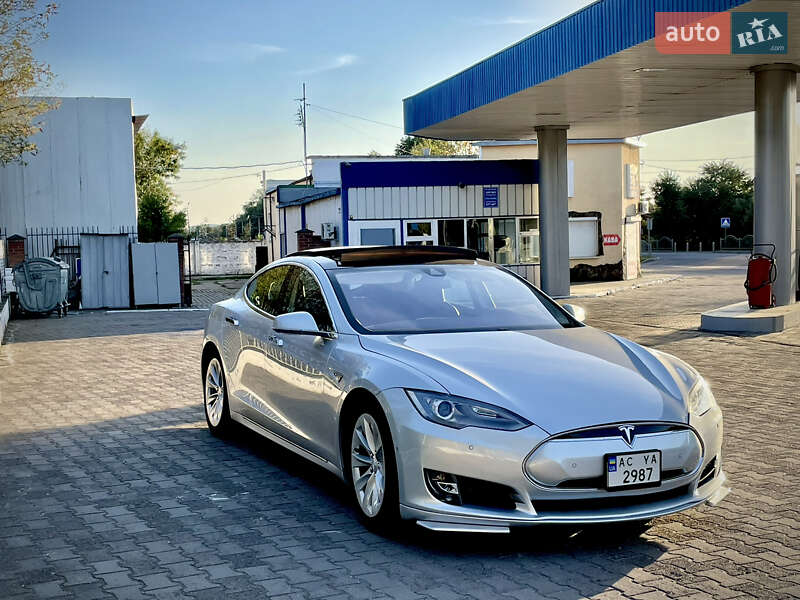 Tesla Model S 2015