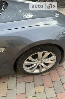 Лифтбек Tesla Model S 2014 в 