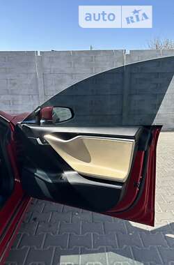Лифтбек Tesla Model S 2016 в 