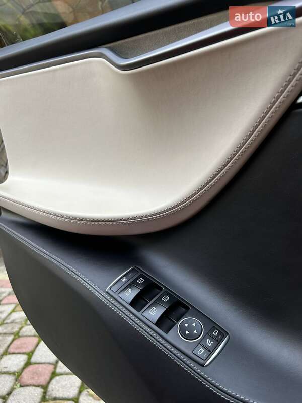 Ліфтбек Tesla Model S 2019 в Ужгороді