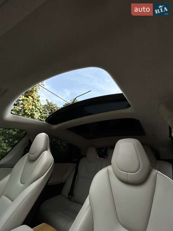 Ліфтбек Tesla Model S 2019 в Ужгороді