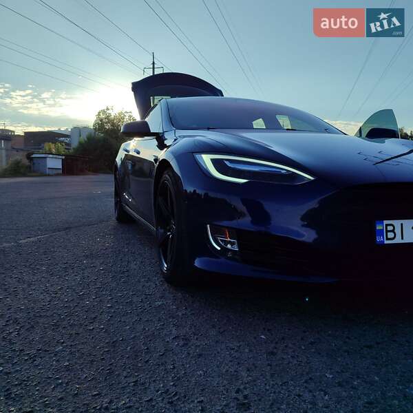 Лифтбек Tesla Model S 2017 в Полтаве