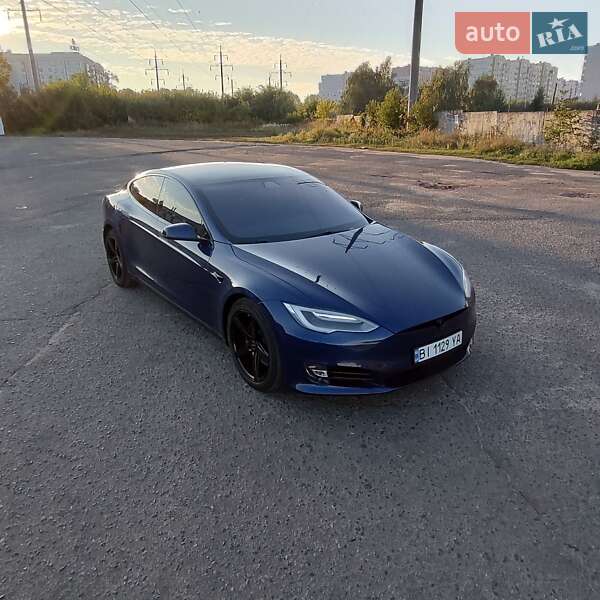 Лифтбек Tesla Model S 2017 в Полтаве