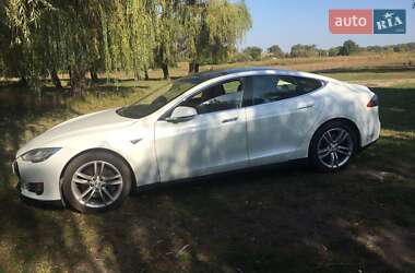 Лифтбек Tesla Model S 2014 в Саврани