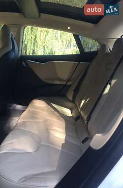 Лифтбек Tesla Model S 2014 в 