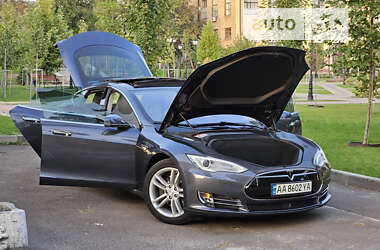 Лифтбек Tesla Model S 2015 в Киеве