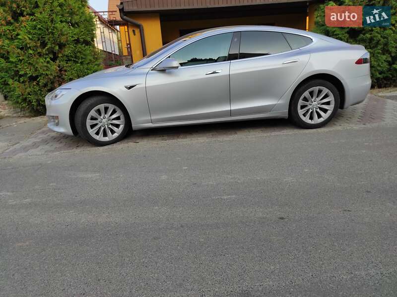 Ліфтбек Tesla Model S 2018 в Києві
