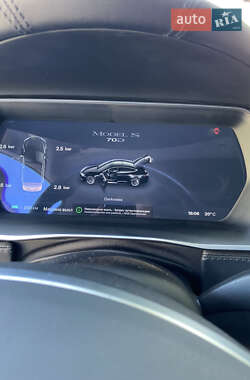 Лифтбек Tesla Model S 2015 в Черновцах