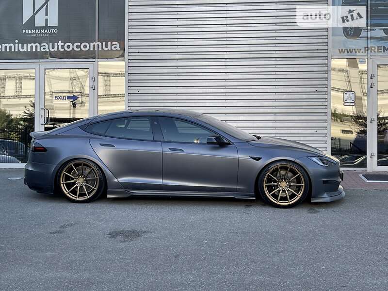 Лифтбек Tesla Model S 2022 в Киеве