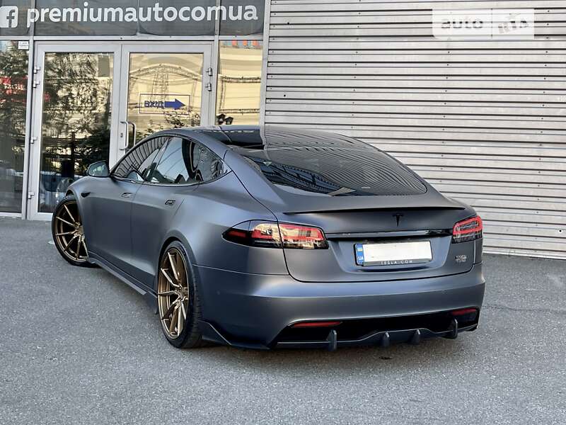 Лифтбек Tesla Model S 2022 в Киеве