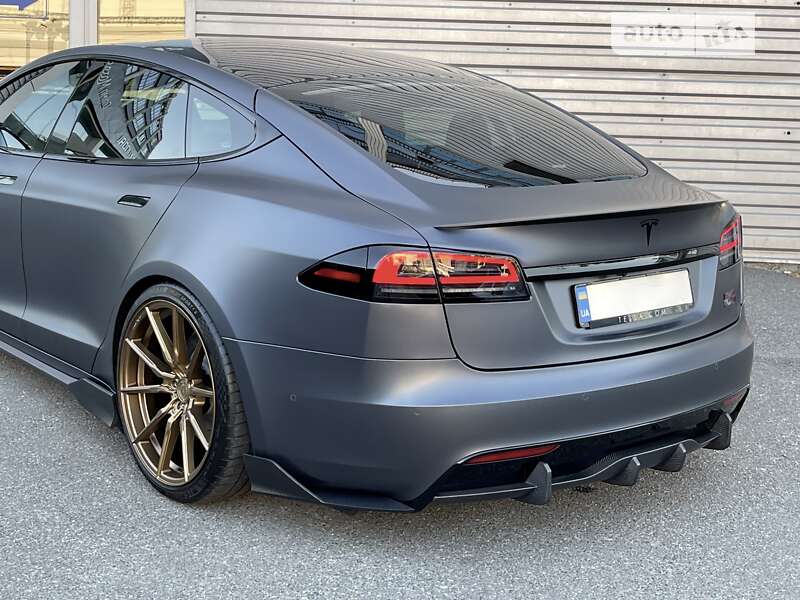 Лифтбек Tesla Model S 2022 в Киеве