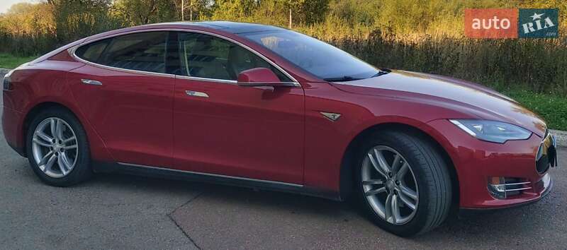 Лифтбек Tesla Model S 2013 в Дрогобыче