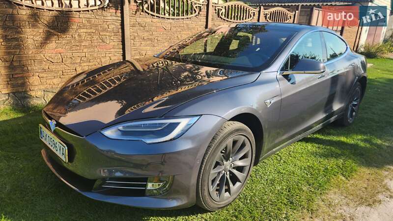 Ліфтбек Tesla Model S 2018 в Дніпрі