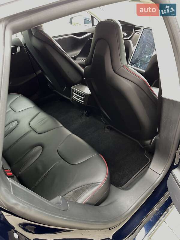 Лифтбек Tesla Model S 2014 в Ужгороде