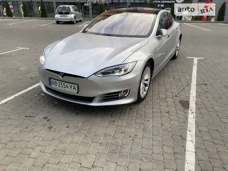 Ліфтбек Tesla Model S 2018 в Вінниці