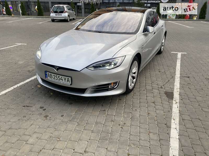 Лифтбек Tesla Model S 2018 в Виннице