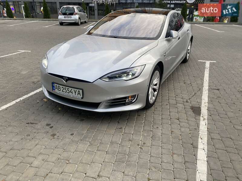 Tesla Model S 2018