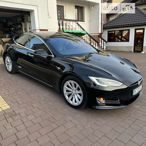 Ліфтбек Tesla Model S 2018 в Львові