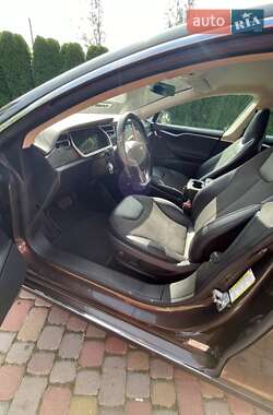 Лифтбек Tesla Model S 2014 в 