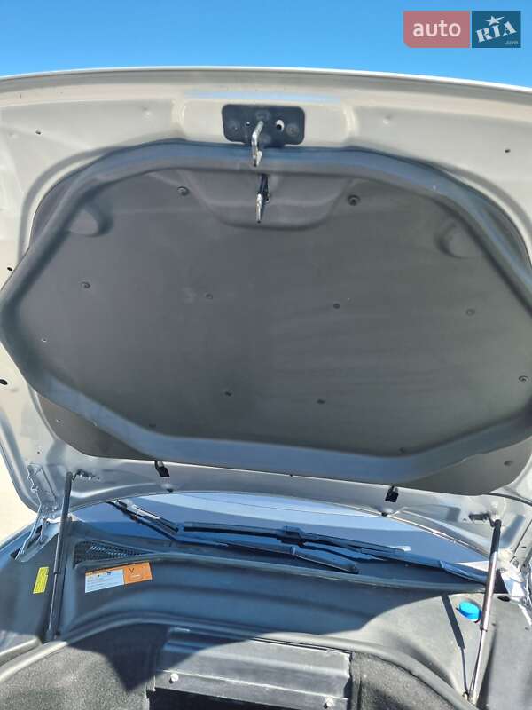 Лифтбек Tesla Model S 2013 в Нововолынске