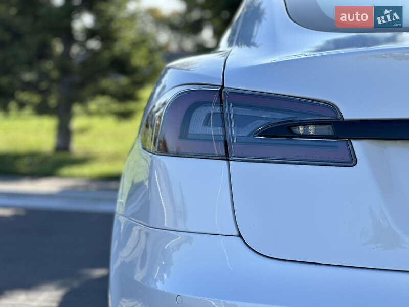 Лифтбек Tesla Model S 2022 в Одессе
