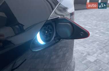 Лифтбек Tesla Model S 2018 в Львове