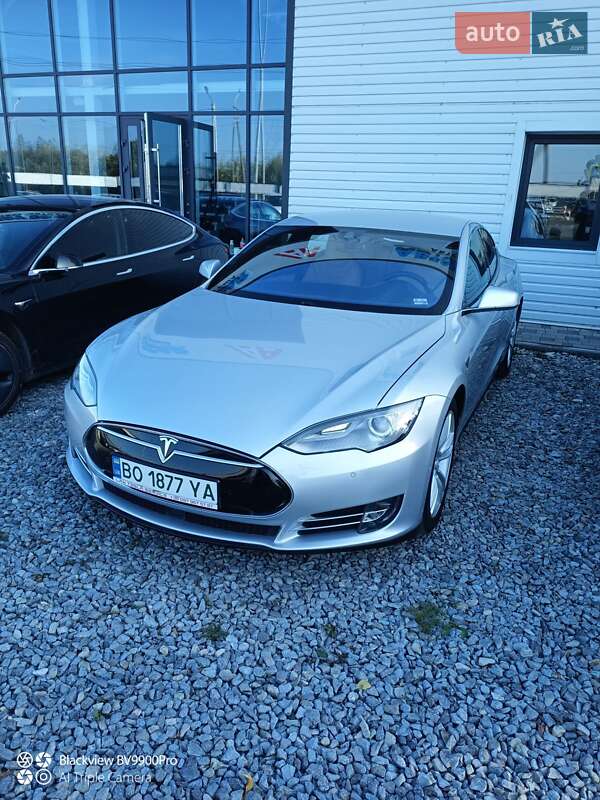 Tesla Model S 2015