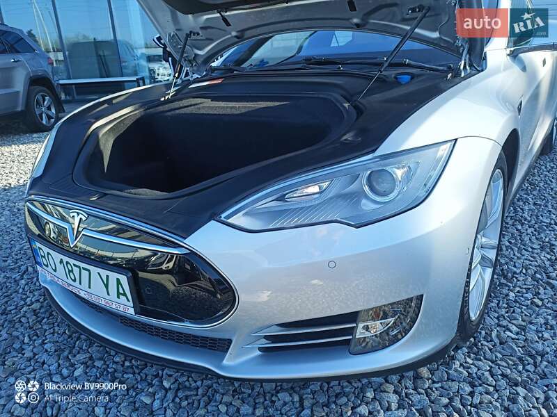 Лифтбек Tesla Model S 2015 в Тернополе
