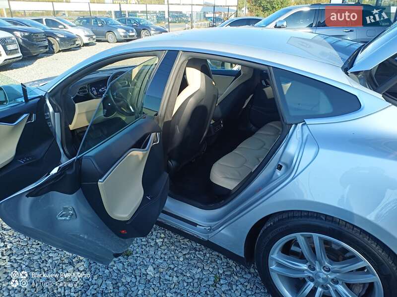 Лифтбек Tesla Model S 2015 в Тернополе