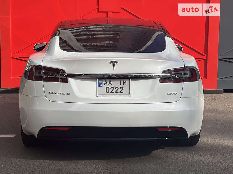 Лифтбек Tesla Model S 2018 в Киеве